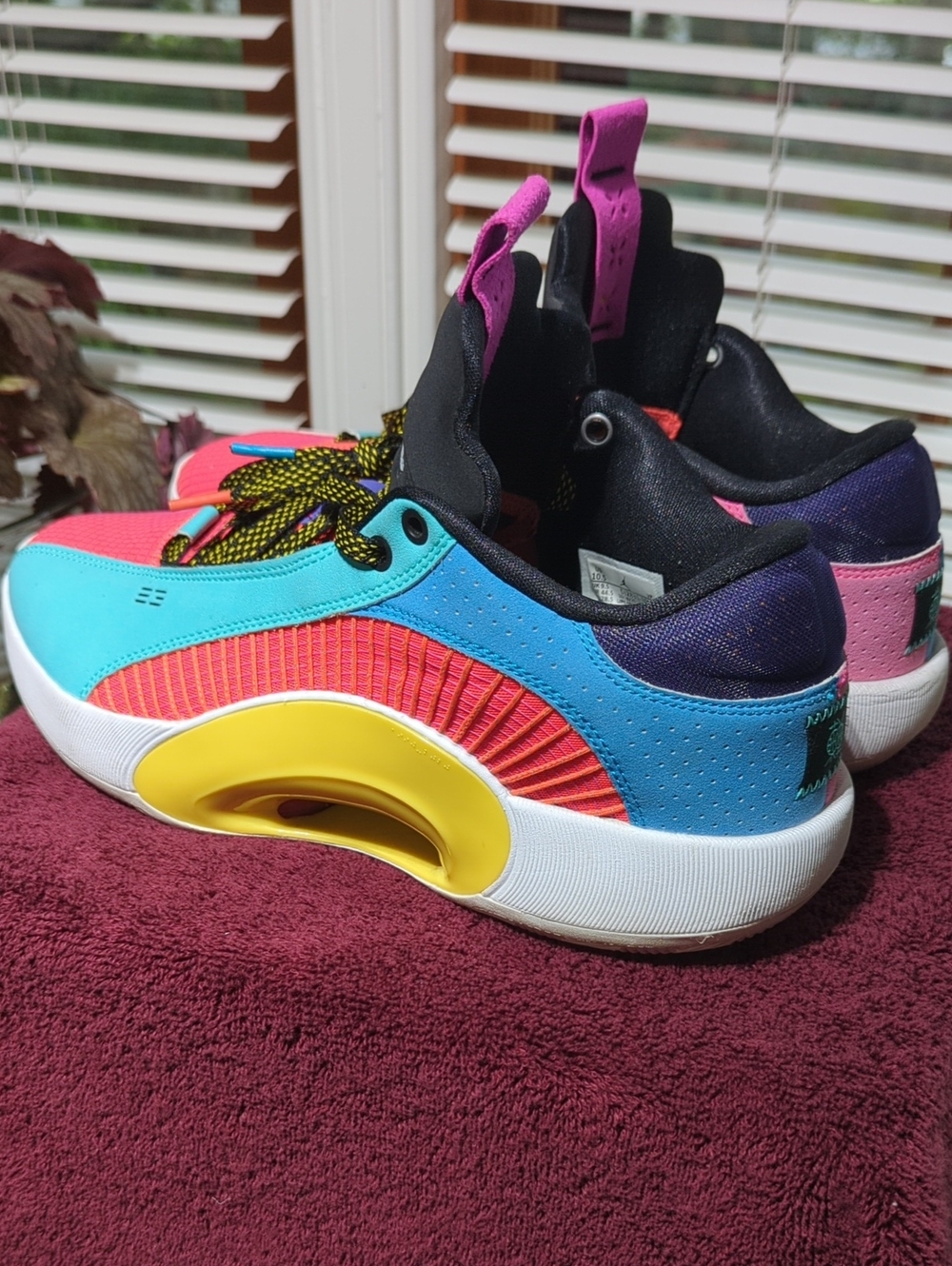Jordan Men's XXXV Multicolor 10.5  Basketball Shoes in Pink, Turquoise & Yellow - Picture 4 of 12